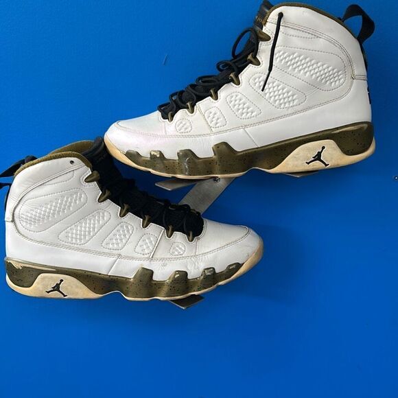 Nike Air Jordan 9 IX Retro Statue Men’s Size 10.5 Sneakers  White Olive 302370-1 - Picture 2 of 6